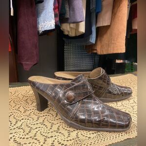 Aerosole 8W Brown Slide Heel